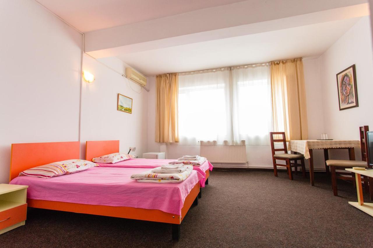 Hostel Horia Plopeni Exteriér fotografie